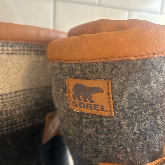 Sorel Black and Brown Wool Boots - Picture 3 of 4